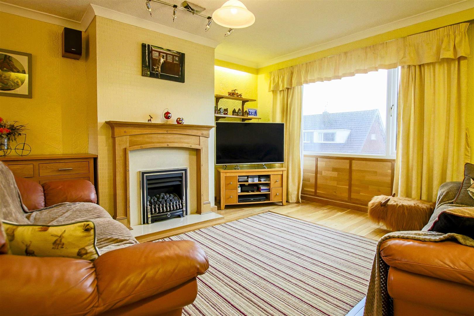 3 Bed Semi-detached House For Sale - Main Image